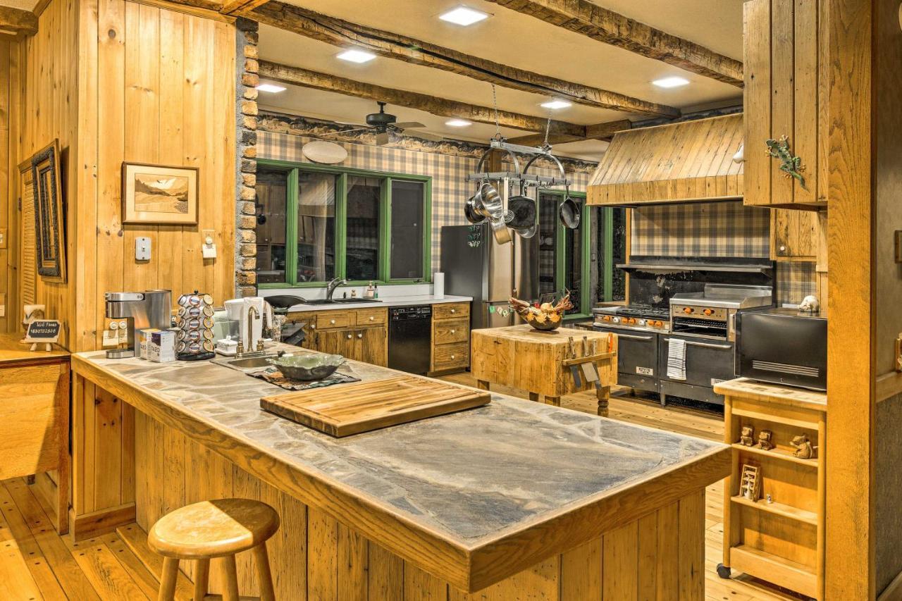 Spacious Cullowhee Lodge With Views And River Access! Extérieur photo