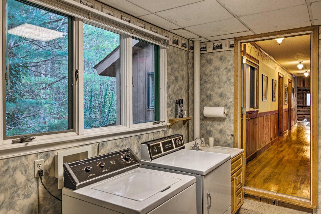 Spacious Cullowhee Lodge With Views And River Access! Extérieur photo